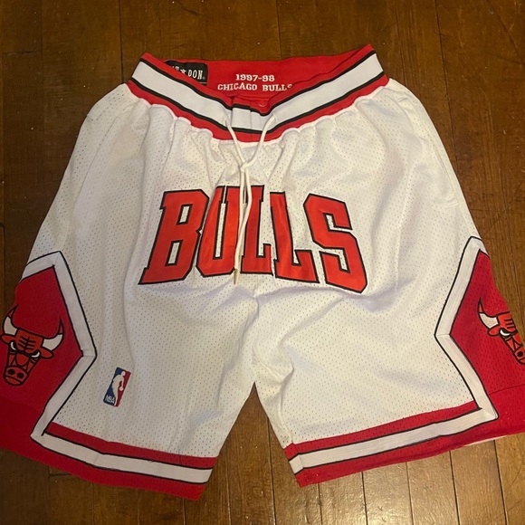 Just Don Chicago Bulls Shorts Medium Red White Black Spell Out 1997 1998 NBA  Men